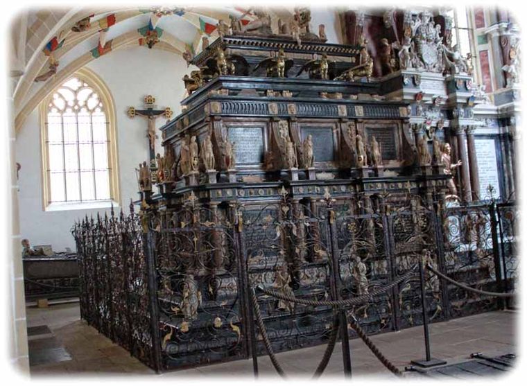 Die prächtige Grablege der sächsischen Landesfürsten im Chorraum des Doms. Foto: Peter Weckbrodt
