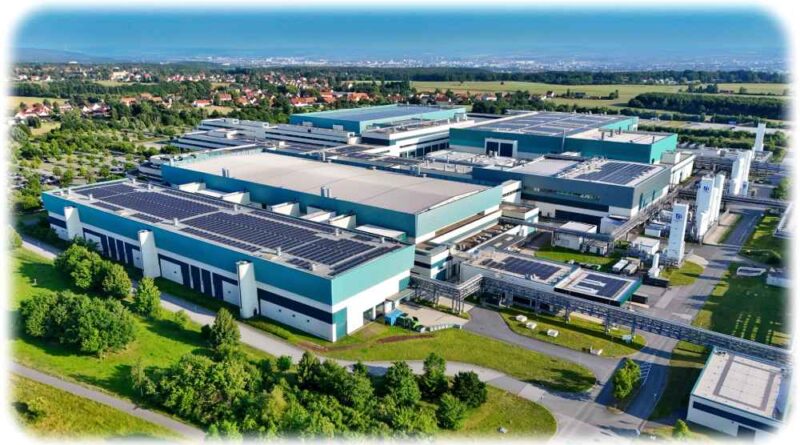 Die Solaranlagen auf den Dächern der Dresdner Chipfabrik. Foto: Globalfoundries