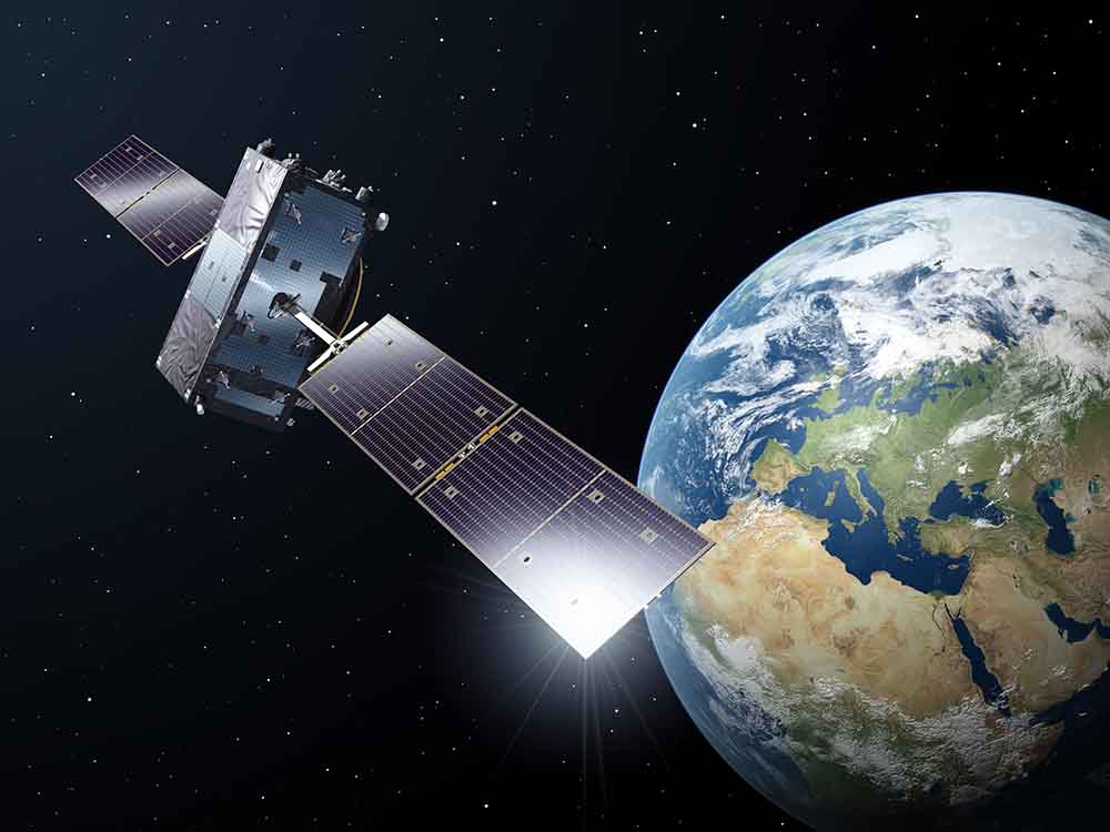 Die Galileo-Satelliten umkreisen in etwa 23.000 km Höhe die Erde. Visualisierung: ESA-P. Carril