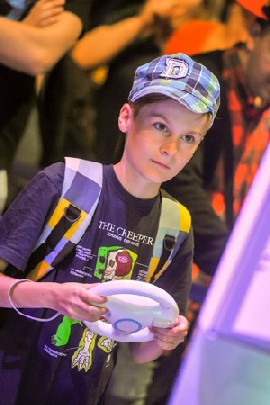 Junger Spieler am Nintendo-Stand. Foto: gamescom/PR