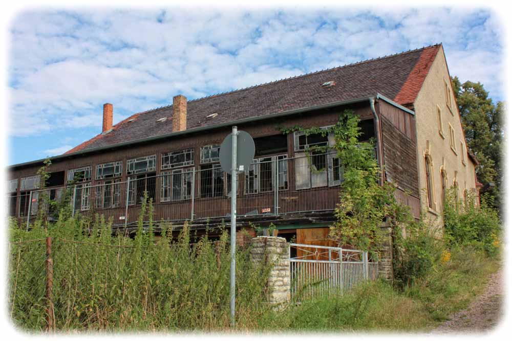 In einem erbärmlichen Zustand präsentiert sich seit Jahren der einst gern besuchte Gasthof Kohlsdorf. Foto: Peter Weckbrodt