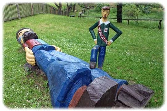 Der nimmt es gleich mit sieben Bösewichtern auf einmal auf. Foto: Peter Weckbrodt