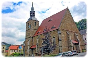Sehr gut ins Stadtbild fügt sich auch die Glashütter Kirche. Foto. Peter Weckbrodt