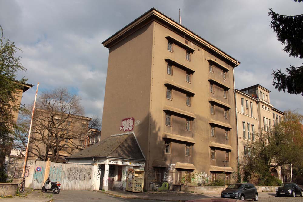 Die frühere Goehle-Rüstungsfabrik von Zeiss Ikon an der Riesaer Straße in Dresden verfällt seit fast 20 Jahren. Foto: Heiko Weckbrodt