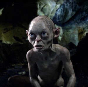 Auch der vom Ring verzehrte Ex-Hobbit Gollum (Andy Serkis) darf im "Der kleine Hobbit" schön scharf zischeln. Abb.: Warner