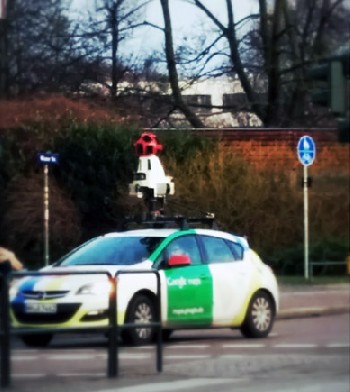 Schnappschuss von einem Google-Streetview-Auto in der Nähe des Hauptbahnhofs Dresden. Foto: Ronny Siegel