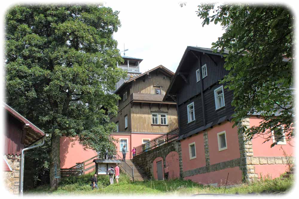 Hotel, Gaststätte und Turm auf dem Großen Winterberg. Foto: Peter Weckbrodt
