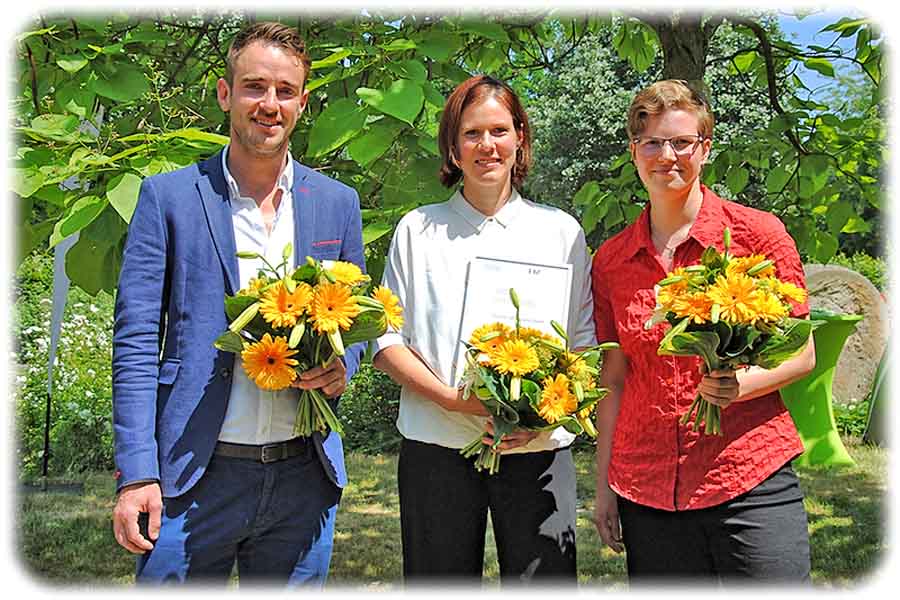 Dr. Claudia Scharff (Mitte) hat den Nachwuchsforscher-Preis der HTW Dresden im Jahr 2018 gewonnen. An ihrer Seite: Dr. Michael Dimmer und Dr. Doreen Göhler. Foto: HTW Dresden/Constanze Elgleb