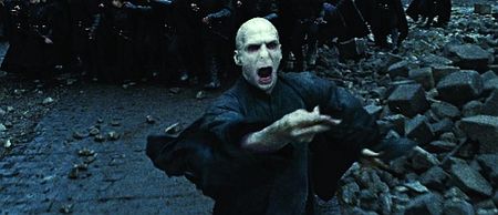 Ist ganz schön sauer: Voldemort wird ohne Horkruxe sterblich. Abb. (3): Warner