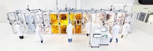 Der Backend-Teil der Heliatek-Anlage - hier werden die bedampften Solarzellen verkapselt und konfektioniert. Abb.: Heliatek