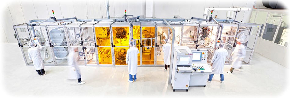 Die Heliatek-Fabrik Dresden kann durch ein spezielles Verfahren organsiche Solarfolien im Rolle-zu-Rolle-Betrieb herstellen. Dies ist eine wichtige Voraussetzung für die angestrebte Massenproduktion. Foto: Heliatek