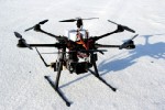 Ein CamCopter - sieht wie eine Drohne aus, inspiziert aber Windkraftanlagen mit Infrarotkameras. Foto: Hexapilots-Blog