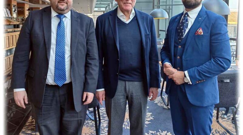 Fordern Aufbruchsignale, einen schlankeren Staat und Bürokratieabbau von der sächsischen Staatsregierung: Die IHK-Präsidenten Fabian Magerl (links) aus Leipzig, Andreas Sperl aus Dresden und Max Jankowsky (rechts) aus Chemnitz. Foto: Heiko Weckbrodt