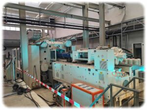 Diese besonders große Anlage im Leiv vereint zwei Spritzgießmaschinen, die unter anderem auch mit Kunststoffschaum arbeiten. Foto: Heiko Weckbrodt