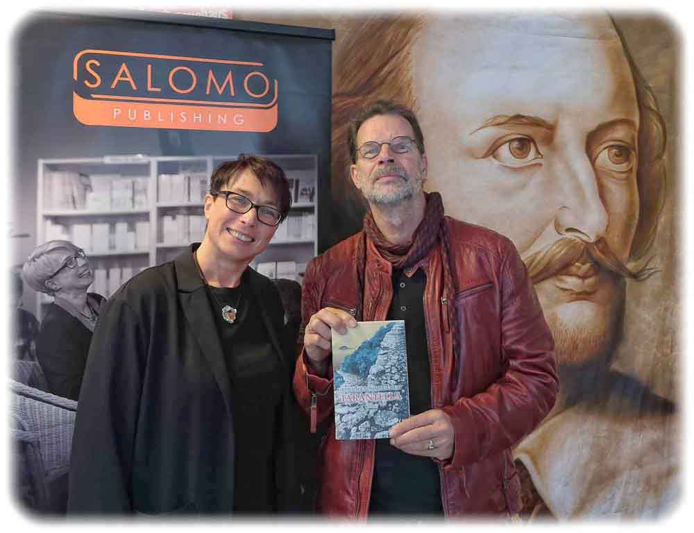 Katharina Salomo und Autor Jens-Uwe Sommerschuh in der Indie-Buchhandlung "Shakespeares Enkel" in Dresden-Pieschen. Foto: Heiko Weckbrodt