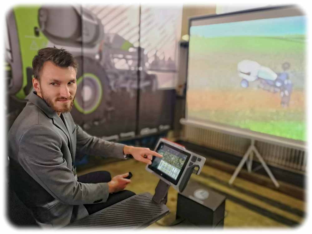 Feldschwarm: Helge Wanta von der TU Dresden zeigt einen Echtzeit-Simulationsstand für den Feldschwarm Foto: Heiko Weckbrodt
