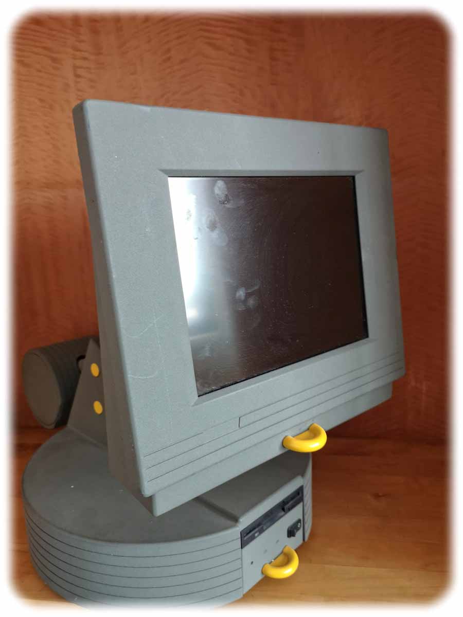 Noch aus der Robotron-Tradition heraus entstanden: Der Design-PC des "Coool Case"-Vorgängers Comped war in den 90ern seiner Zeit voraus - aber mit 24.000 D-Mark viel zu teuer. Foto: Heiko Weckbrodt