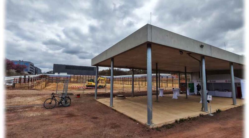 In Vordergrund der Großwärmepumpen-Neubau, im Hintergrund das Lehmann-Supercomputerzentrum der TU Dresden. Foto: Heiko Weckbrodt