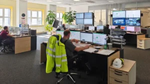 Blick in eine Leitwarte im Kraftwerk "Nossener Brücke" in Dresden. Foto: Heiko Weckbrodt