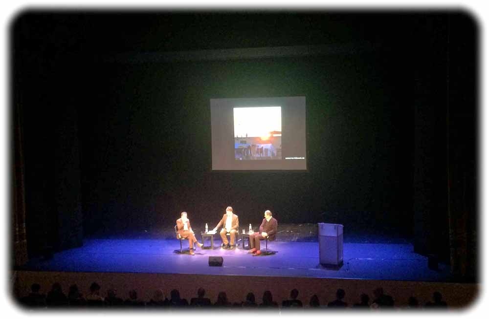 Navid Kermani, Marcel Beyer und Jeremy Adler diskutierten am 15. März 2017 über die Welt "Aus den Fugen" im Schauspielhaus Dresden. Foto: Heiko Weckbrodt