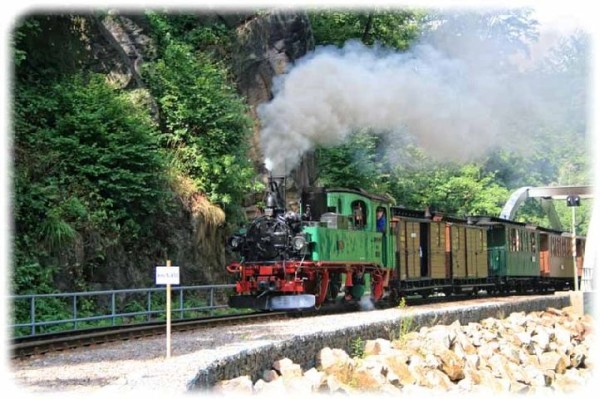 Reisen wie zu Urgroßvaterszeiten mit dem Königlich-Sächsischen Eisenbahnzug. Foto: Peter Weckbrodt