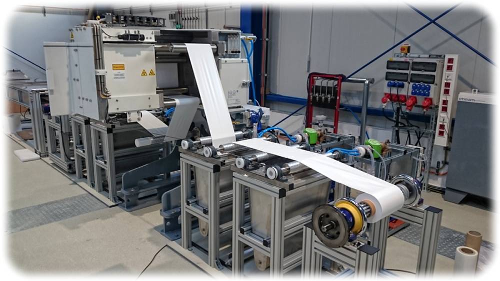Testanlage für die Rolle-zu-Rolle-Produktion von Polymer-Filtermembranen. Foto: Leibniz-IOM