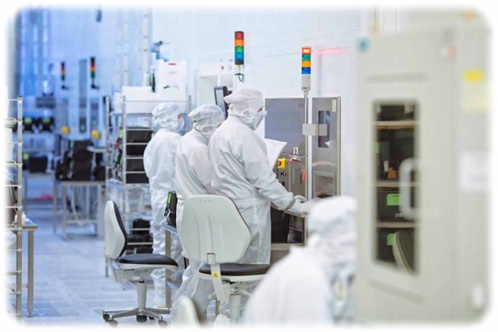 Die Forschungsfabrik Mikroelektronik wird Elektronikforschung auf internationalem Spitzenniveau ermöglichen - hier ein Blick in den Reinraum des Dresdner Fraunhofer-Institut für Photonik (IPMS). Foto. Fraunhofer-IPMS
