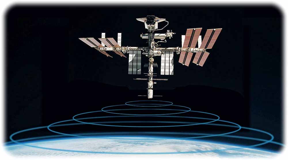 Tiere beobachten aus dem All: Die Antenne des Icarus-Systems wurde erfolgreich zur ISS transportiert. Visualisierung: DLR / MPG