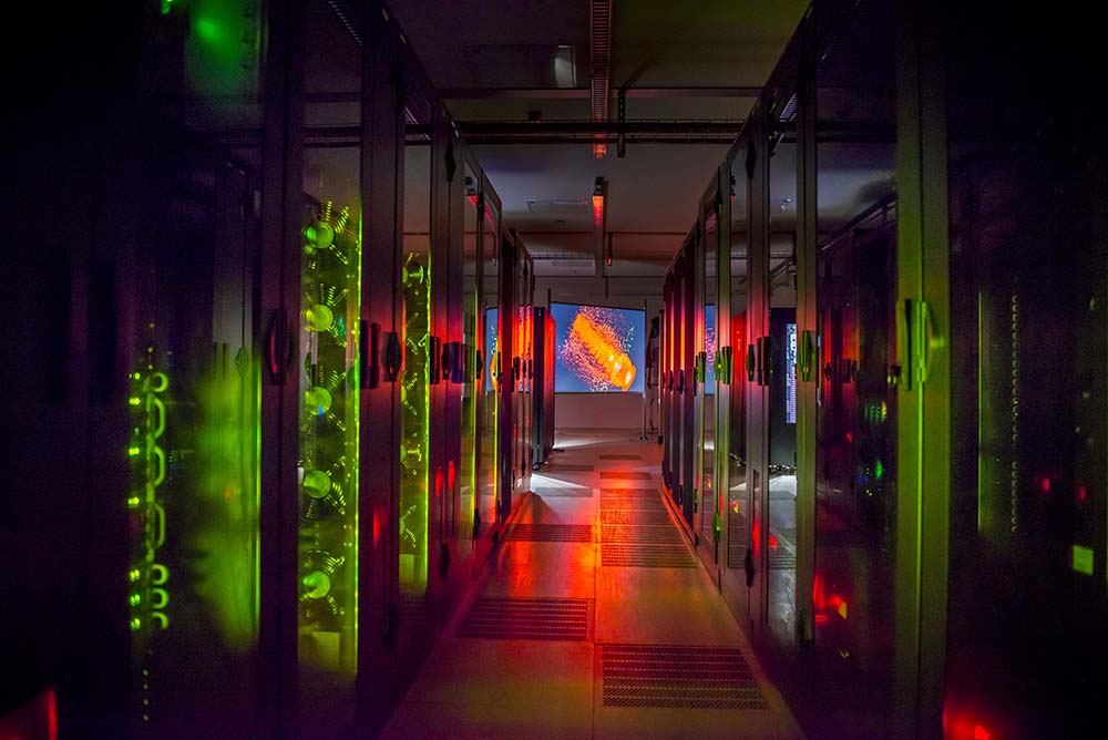 Das Helmholtz-Zentrum Dresden-Rossendorf verfügt Supercomputer, mit denen sich Algorithmen für noch leistungsstärkere Rechner schon mal testen lassen. Foto: Detlev Müller für das HZDR