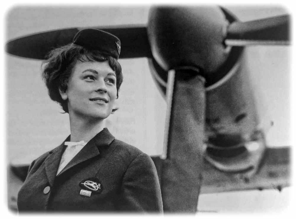 Viele junge Frauen und Männer in der DDR wollten Flugbegleiterinnen oder Piloten bei der Interflug werden. Foto: Interflug Abteilung Werbung, Repro (hw): aus: S. Schmitz: Interflug
