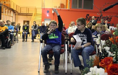 Neugrieriges Publikum: Die angehenden Juniordoktoren in der Suptratrans-Testhalle in Dresden. Foto: Heiko Weckbrodt