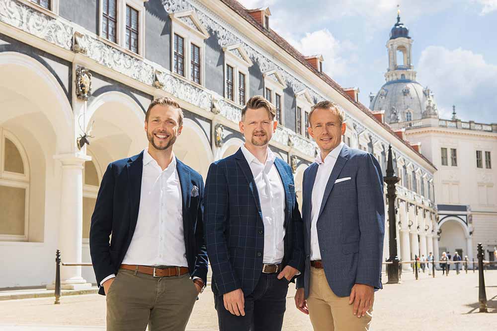 Danilo Schmidt, Daniel Ackermann und Uwe Kasper (v. l. n. r.) sind die Geschäftsführer der WSerbeartikel-Agentur KSi International in Dresden. Foto: Paul Kuchel für KSi