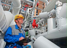 Kreisgasanlage in Nünchritz - das Chemiewerk wird derzeit massiv ausgebaut, um mehr Reinstsilizium erzeugen zu können. Abb.: Wacker