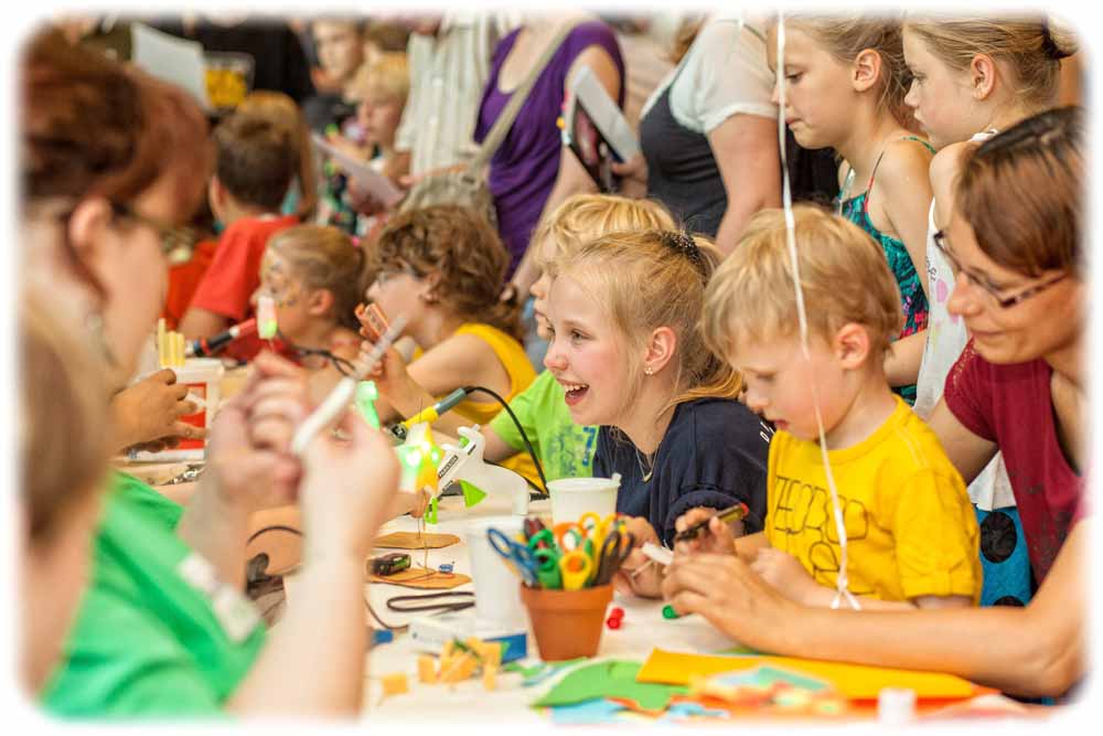 284 der rund 700 Veranstaltungen während der Wissenschaftsnacht sind ausdrücklich auch für Kinder und Familien gedacht. Foto: Matthias Popp