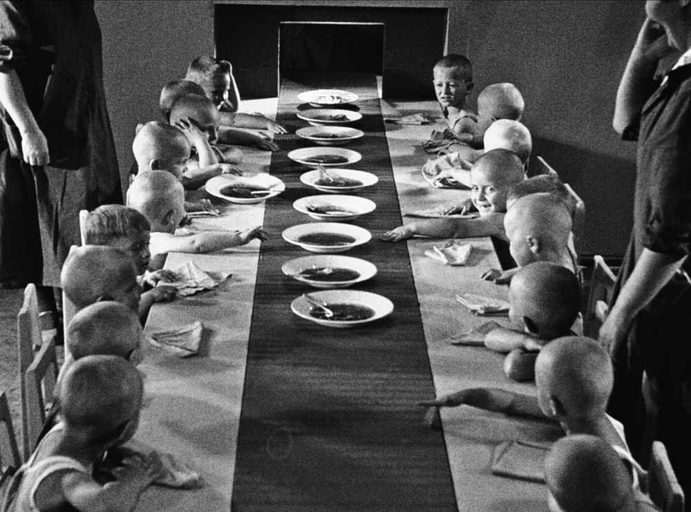 Vor allem Kinder waren eine Zielgruppe für den Wunsch der Kommunisten, sich einen neuen Mensch zu erziehen. Hier ein Szenenfoto aus "Schisn w rukach" (Das Leben in der Hand) von 1931. Szenenfoto: Absolut Medien
