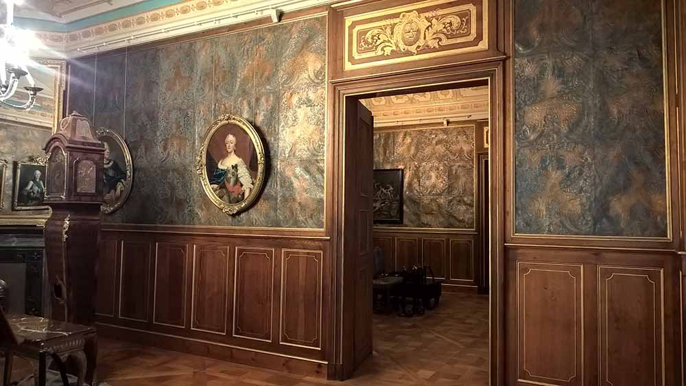 Barocke Ledertapeten im Schloss Moritzburg. Foto: Thomas Löther für das IDK