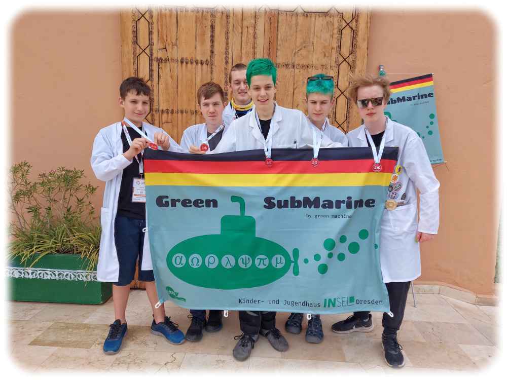 Das Team "Greensubmarine" aus Dresden beim internationalen Finale der Lego-Junior-Robotermeisterschaften in Marokko. Foto: Sylvia Schöne für den LJBW