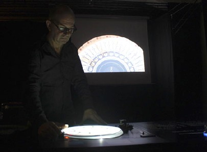 Während des festivals können sich die Besucher auch als Licht-DJs versuchen. Foto: Heiko Weckbrodt