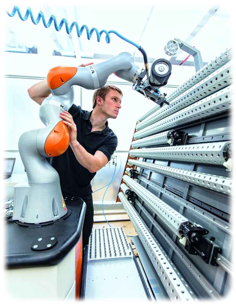 Cobotics: Mensch und Maschine sollen künftig enger zusammenarbeiten, auch ohne Schutzzäune. Foto: Kuka