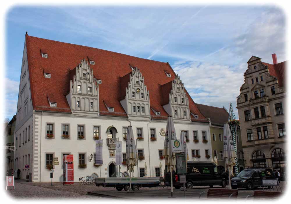 Das ab 1472 im spätgotischen Stil errichtete Rathaus ist Ausgangspunkt unseres Stadtbummels. Foto: Peter Weckbrodt