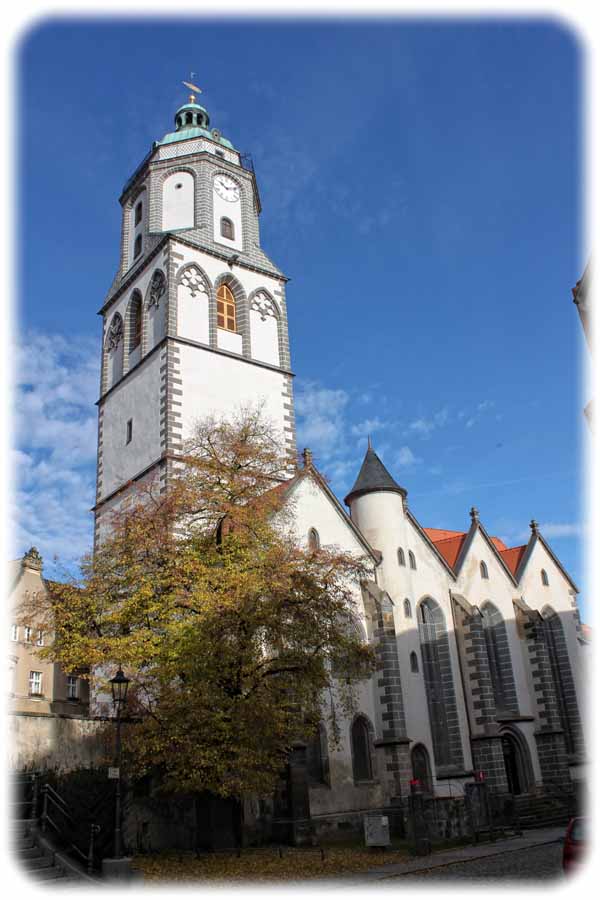Die Frauenkirche dominiert die Meißner Altstadt. Es ist eine dreischiffige Hallenkirche der Spätgotik. Foto: Peter Weckbrodt