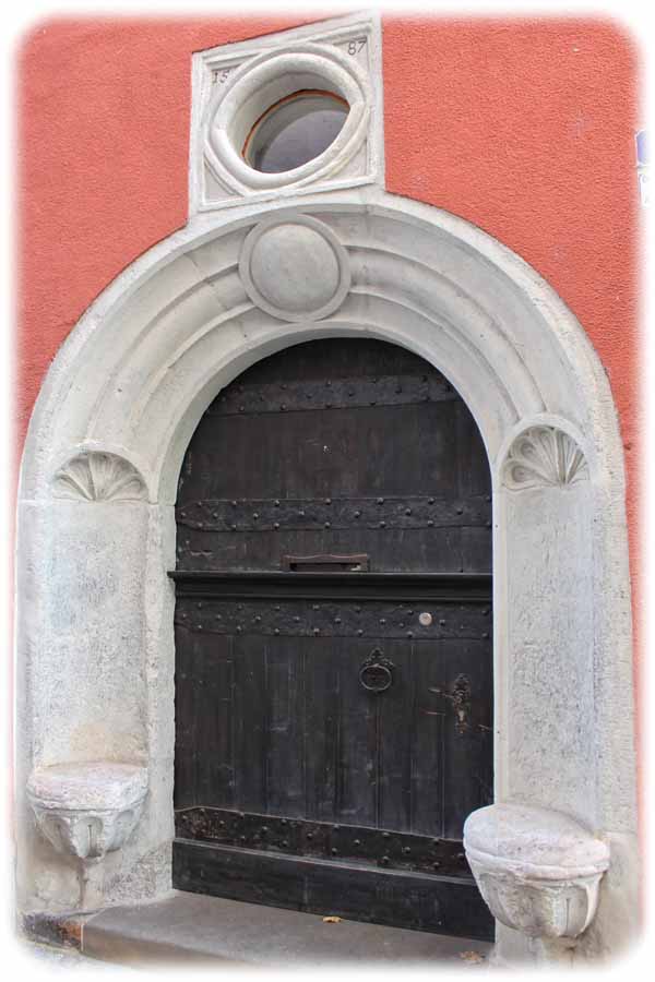 Das prächtige Portal des bedeutenden Bürgerhauses "Alter Ritter" in der Webergasse. Foto: Peter Weckbrodt