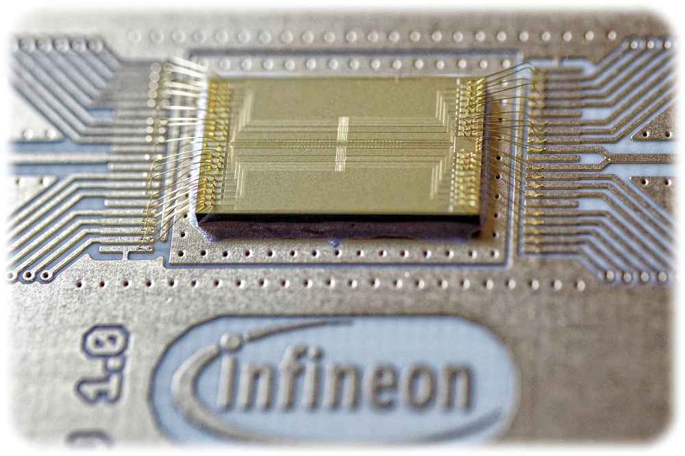 Modul eines Infineon Ionenfallen-Quantenchips. Foto: Infineon