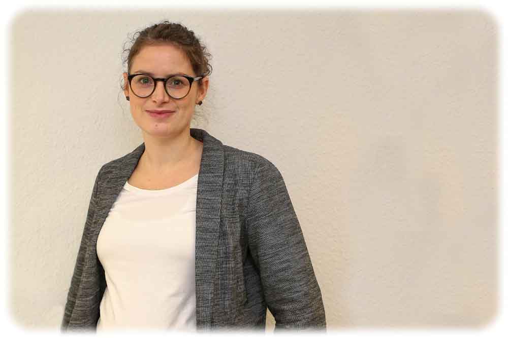 TU-Forscherin Miriam Schreiter hat untersucht, wie der Tod ins Computerspiel kommt. Foto: Lili Hofmann für die TU Chemnitz