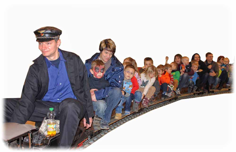 Die Mitfahrt auf dem Echtdampfzug ist bei der Erlebnis Modellbahn stes ein Renner. Foto: Peter Weckbrodt