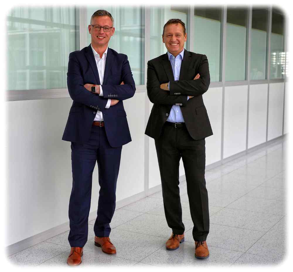 Raik Brettschneider (links) und Thomas Morgenstern leiten gemeinsam den Infineon-Standort Dresden. Foto: Infineon