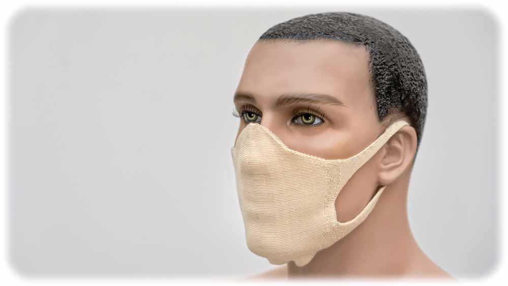 3D gestrickte Mund-Nasen-Maske mit integrierter Filtereinlage – entwickelt und hergestellt an der TU Dresden während des Notbetriebs. Foto: Mirko Krziwon für das ITM der TU Dresden