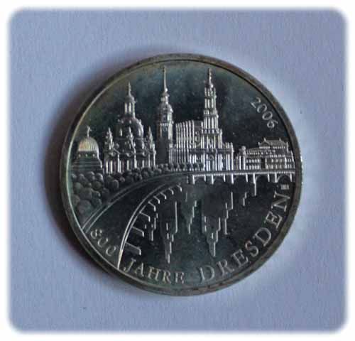 Revers der im Jahre 2006 erschienenen 10 -Euro-Gedenkmünze "800 Jahre Dresden". Foto: Peter Weckbrodt