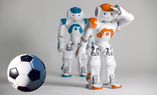 Vertippt: Nao-Roboter und der Fußball. Abb.: Aldebaran Robotics, Wikipedia