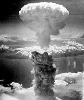 Atombomben-Explosion über Nagasaki - was einst Milliarden Dollar kostete, könnte durch SILEX zur "Billigbombe" werden, fürchten Phyiker. Abb.: DPG